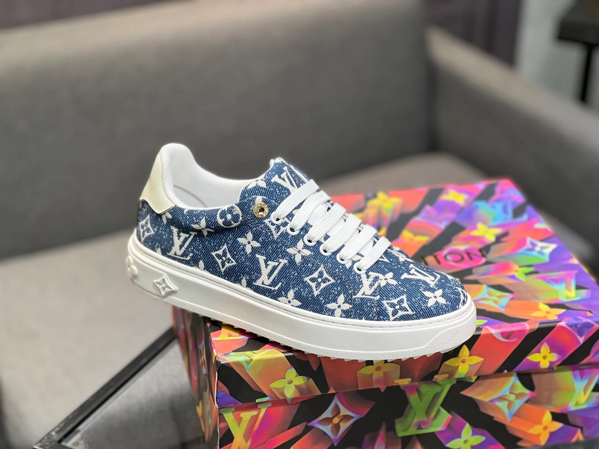 Men's shoes 💰520 LV Louis Vuitton. The latest fashionable casual shoes are popular in physical stores. The new spring and summer comfortable imported custom patent leather plus cowhide, cowhide mesh, and unique jacquard fabric element design. With sheepskin lining, Lv original base, [sun][sun] high-end packaging and high quality💪Details determine quality, welcome to compare🇮🇹Code number 38-44, 45 can be customized